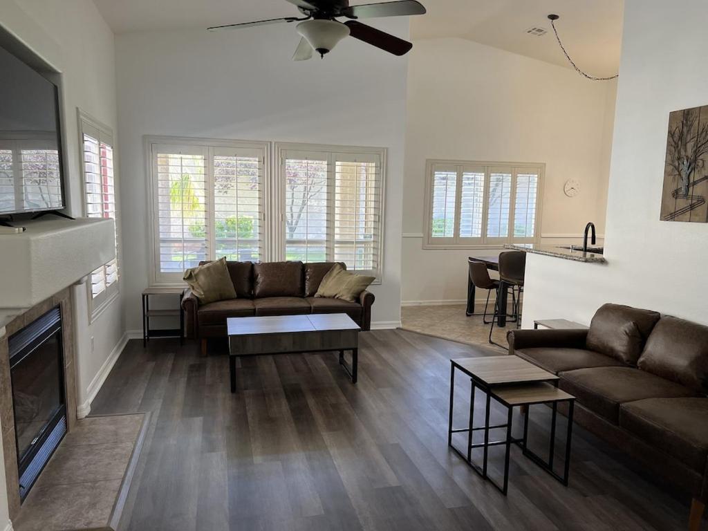 3 Bedroom 2 Bath Oasis In Cozy Neighborhood Apartamento Las Vegas